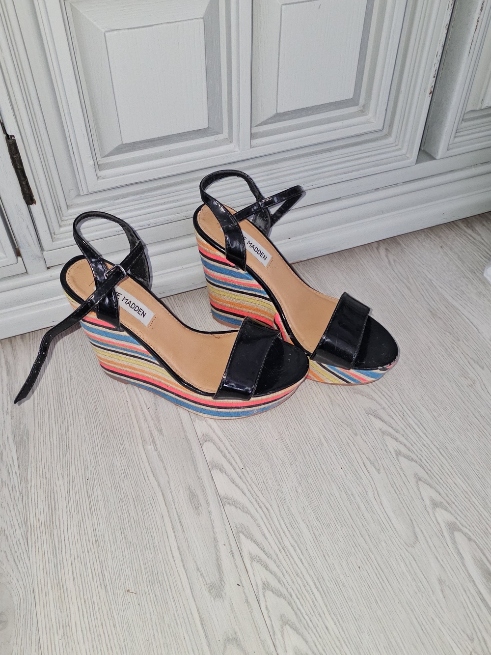 Steve Madden Black Patent Rainbow Wedge Sandals